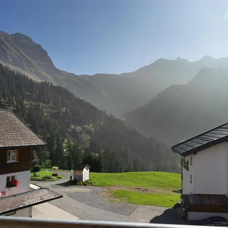 On The Arlberg With Sauna 아파트